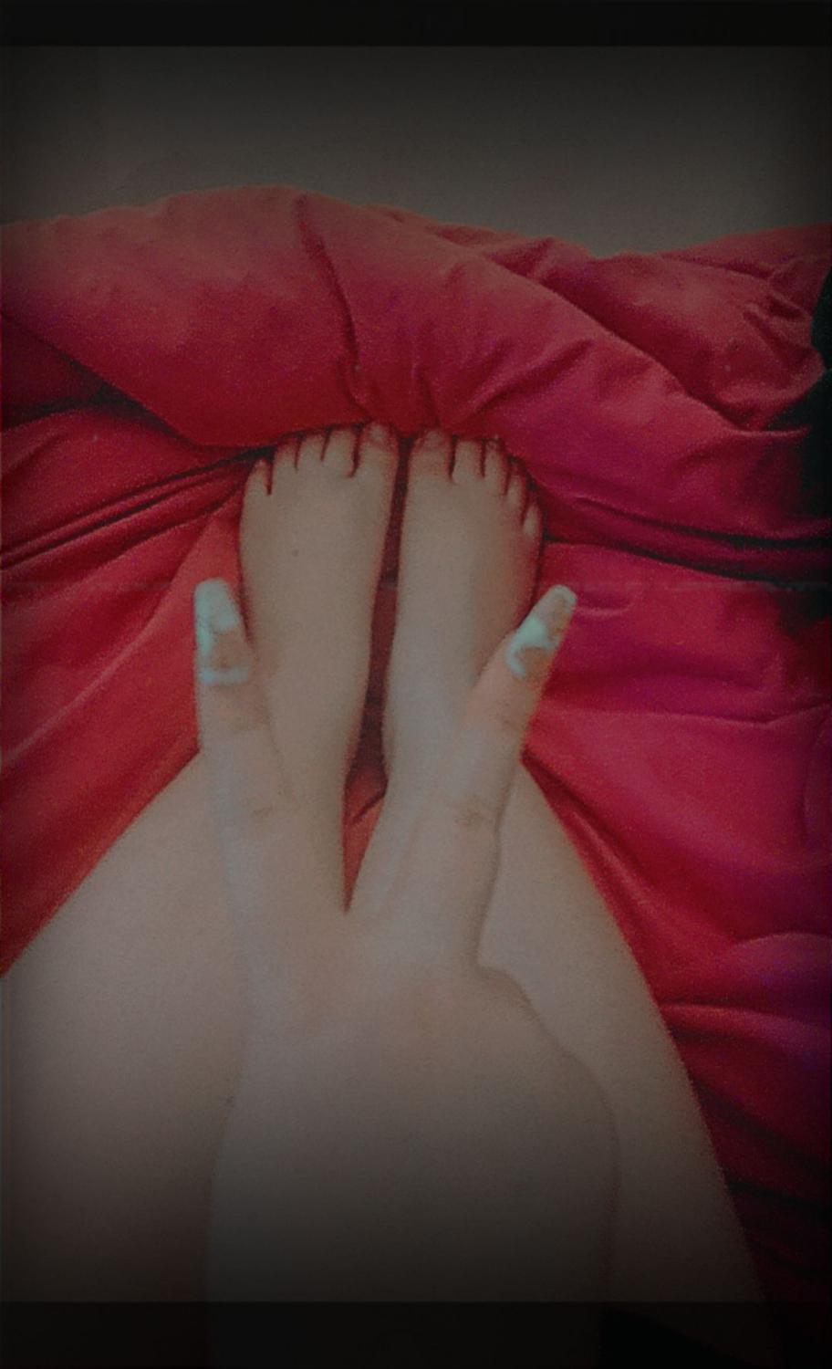 Catalina_foot_hand MYM