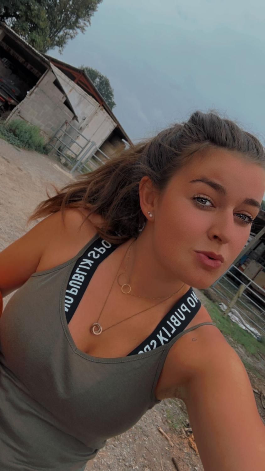 Lagricultrice_mym_fans_ MYM