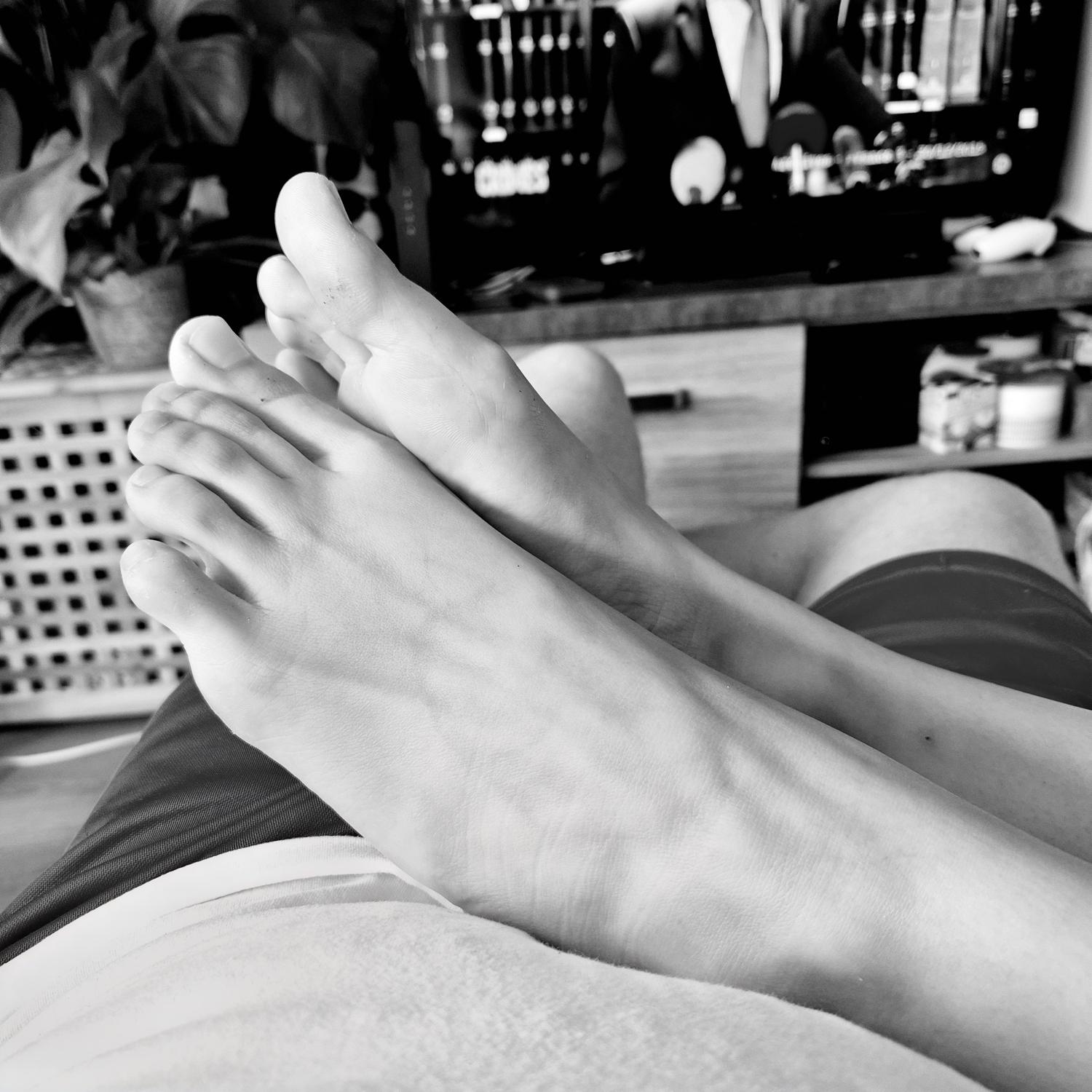 __my_pretty_body_and_feet__ MYM